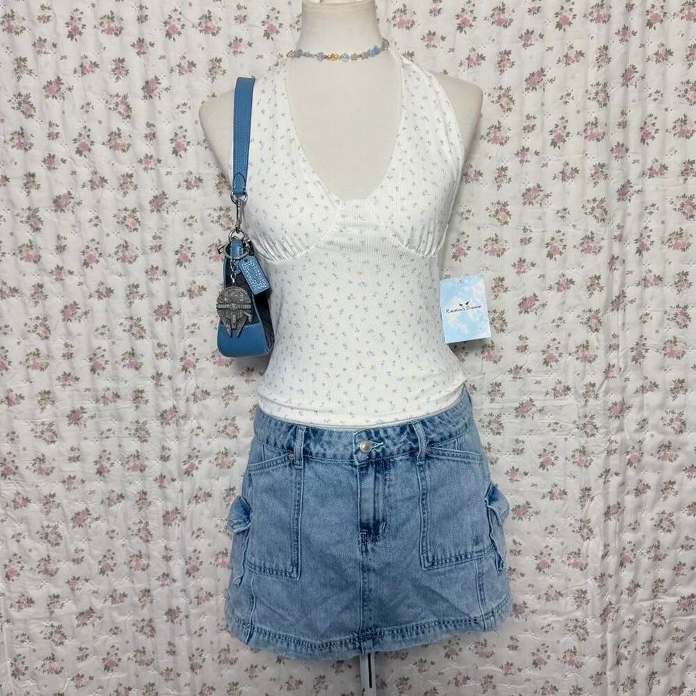 NWT Dainty Floral Halter Top Women’s Medium Y2K Blouse